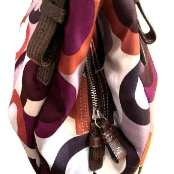 Just Like New! Coach Signature Madison Opt Art Triple Compartment - Picture 4 of 6